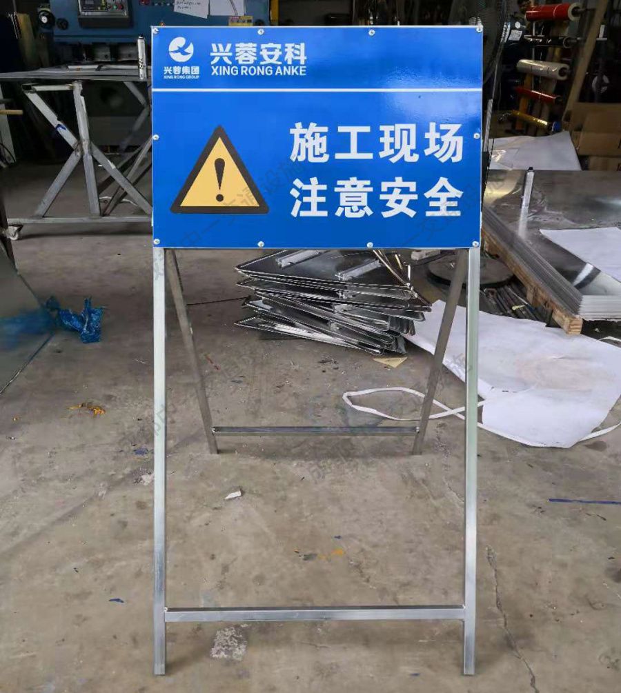 必威惊魂一幕！深圳一施工现场施工架倒塌！